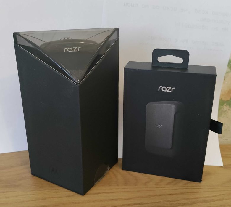 НОВ Motorola Razr 2019 • 128GB • Оригинална кутия + кожен калъф