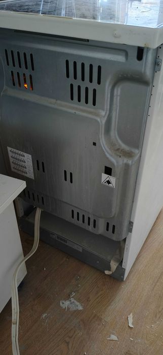 Италианска готварска печка Zanussi + IKEA абсорбатор керамичен плот, Quick 4 котлона, вентилаторна фурна