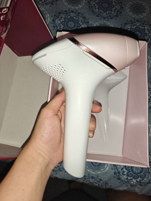 Epilate definitivă cu Philips Lumea Prestige IPL BRI950 / 00