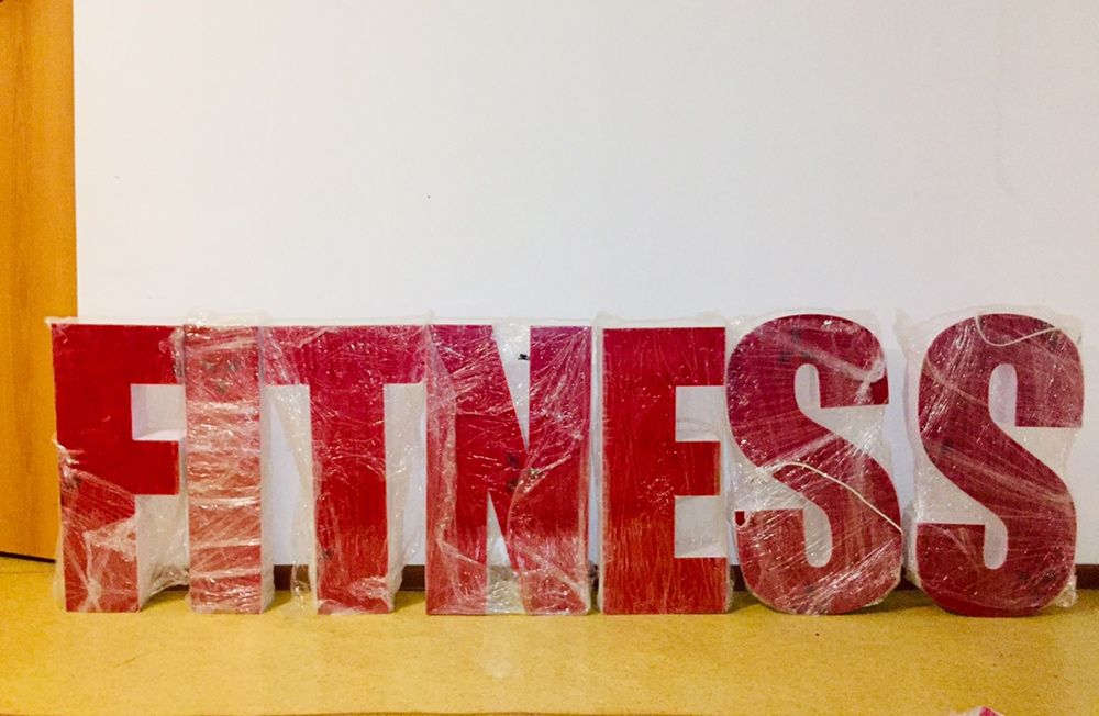 Фитнес реклама , световые буквы
