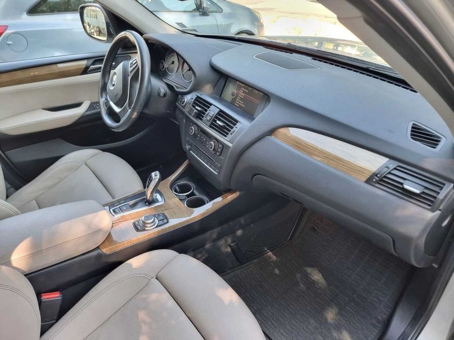 Автомобил BMW X3 F25