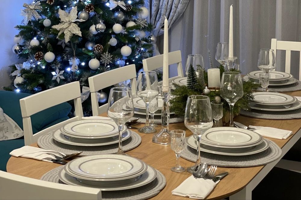 Vand masa extensibila cu 4 scaune