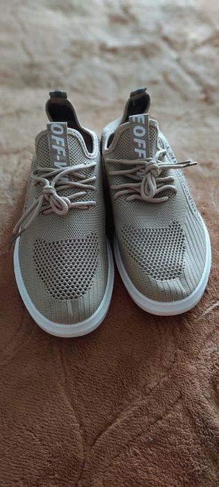 Продам кроссовки мужские