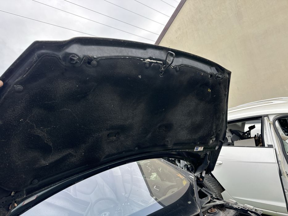 Преден капак за Пежо 308 Черен