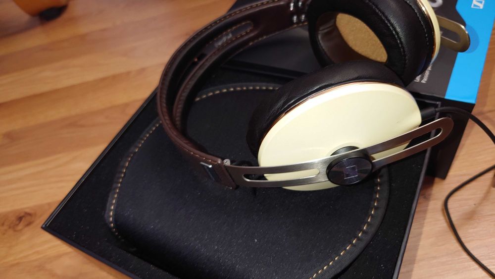 Продавам стерео слушалки SENNHEISER MOMENTUM Ivory