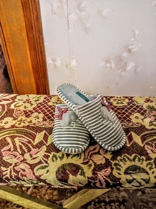 Продаю женские тапочки