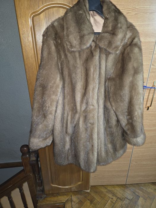 Căciulă din vulpe si piele naturală si blană de nurca