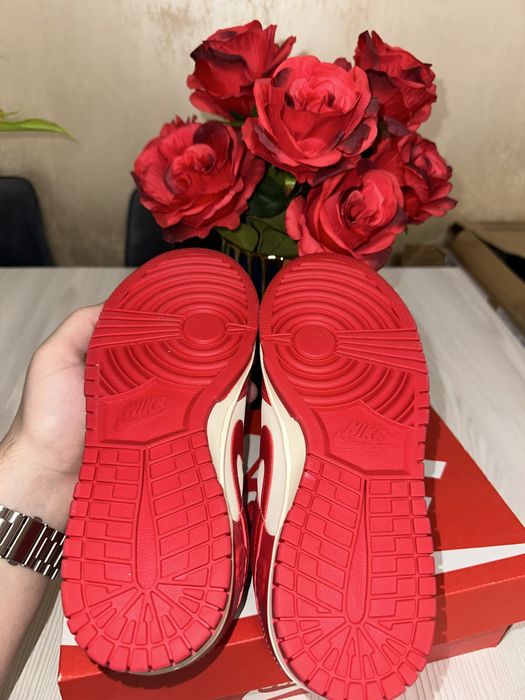 Nike dunk low red roses