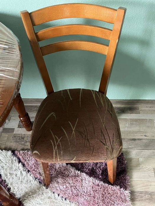 Маса дървена и 4 стола