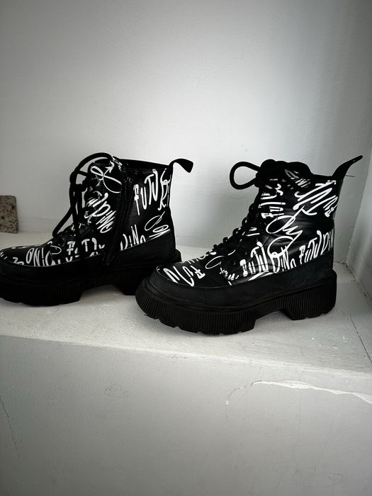 Продам демисезонные ботинки для девочек