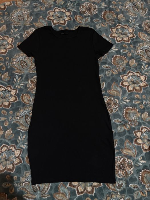 Черна рокля Sinsay – много удобна, като нова
