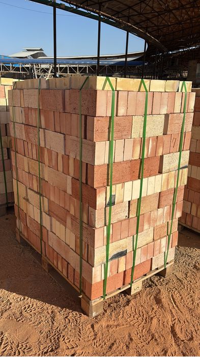 Жженый красный кирпич