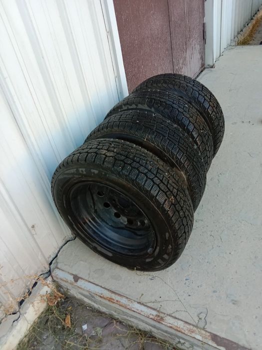 R 14 қыстық дөңгелек зимный шины дискасымен