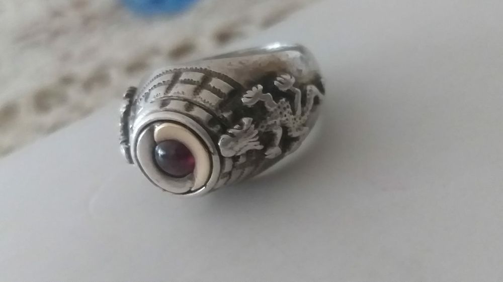 Vand gchiul din argin cu aur in montura si Rubin 24g