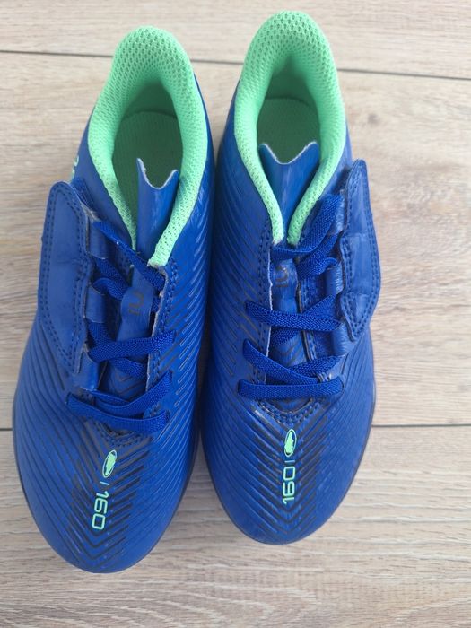 Детски маратонки за футбол !