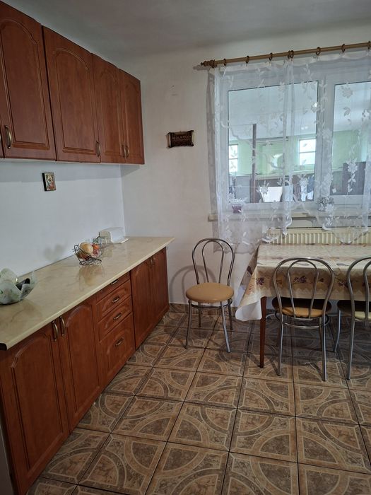 Închiriez apartament