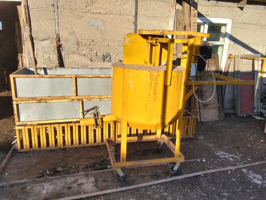 Продается газоблочный с формами  700000