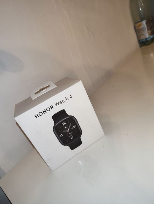 Часовник honor watch 4