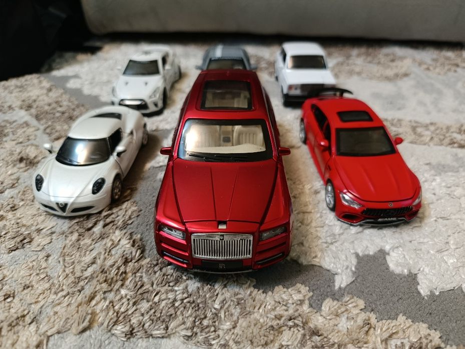 Металлические машинки коллекционные