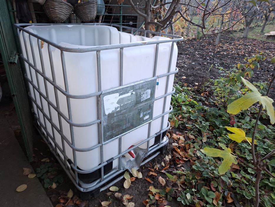 Vand ibc pe palet de plastic