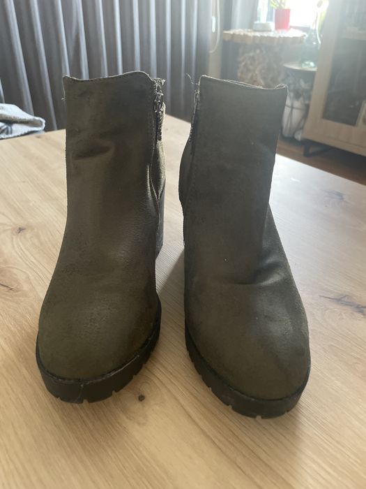 Обувки с нисък ток