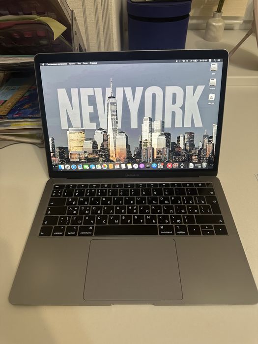 Продам MacBook Air 2019 года