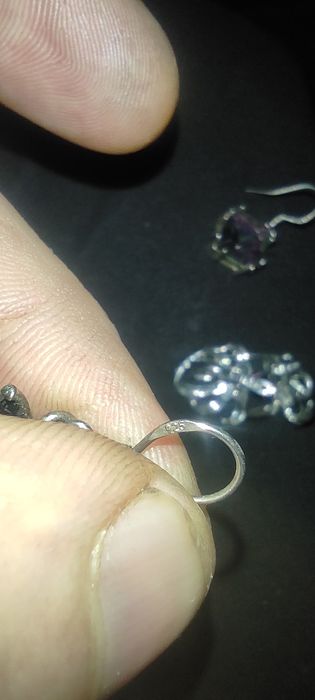 Продам серьги две пары