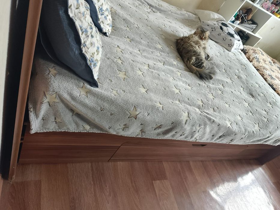 Срочно продам двухспальную кровать