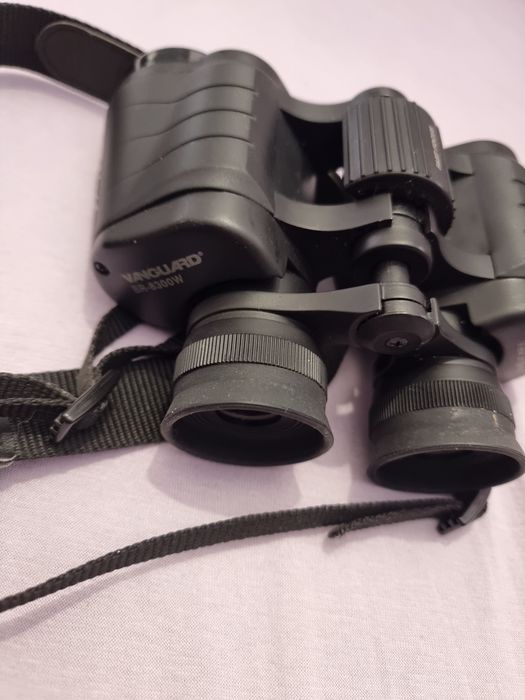 Binoclu VANGUARD 8×30mm