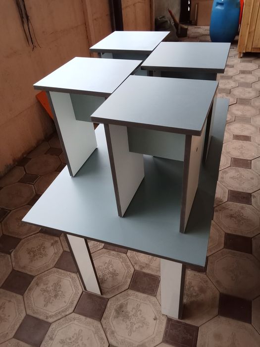 Продается стол и табуреткам