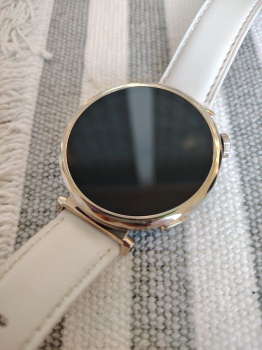 Смарт часовник HUAWEI Watch GT 5 бяла кожена каишка