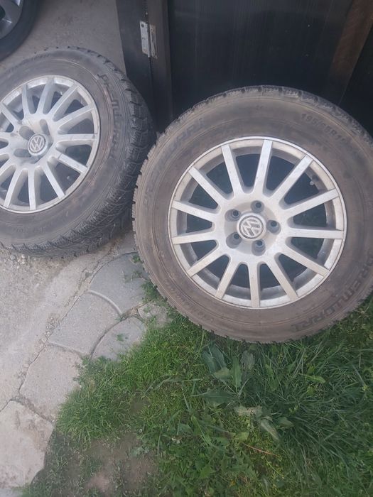 Jante vw Volkswagen  pe 15.cauciucuri de iarna 195 65 15 Doar 2 bucati