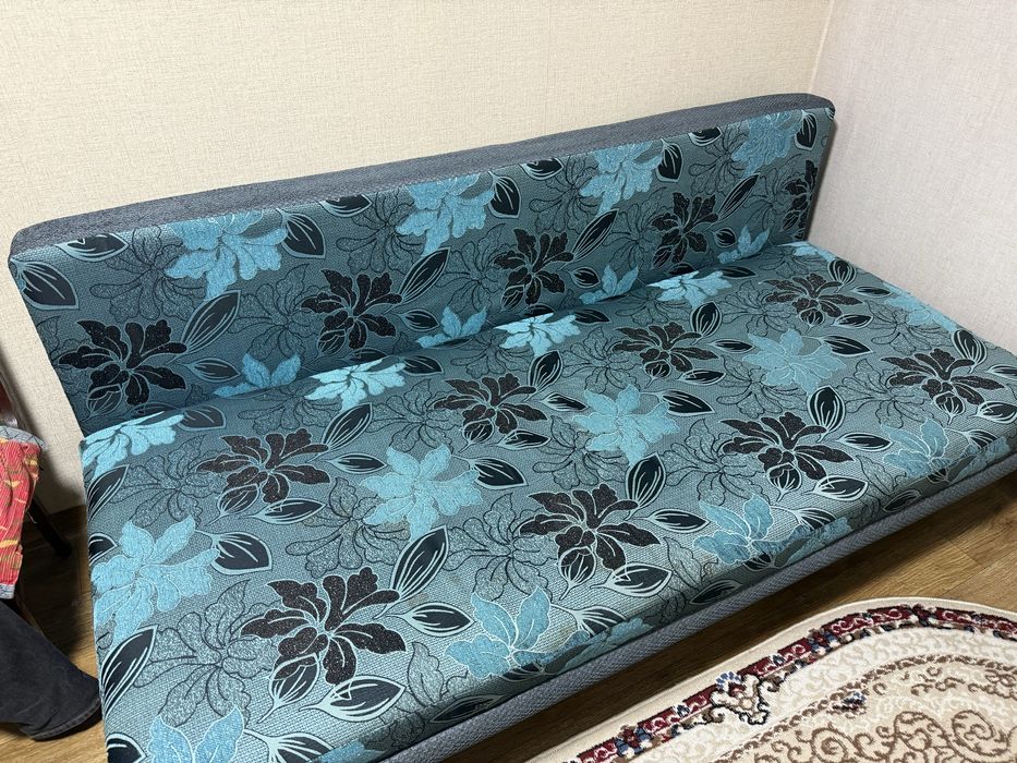 Продам диван в хорошим состоянии