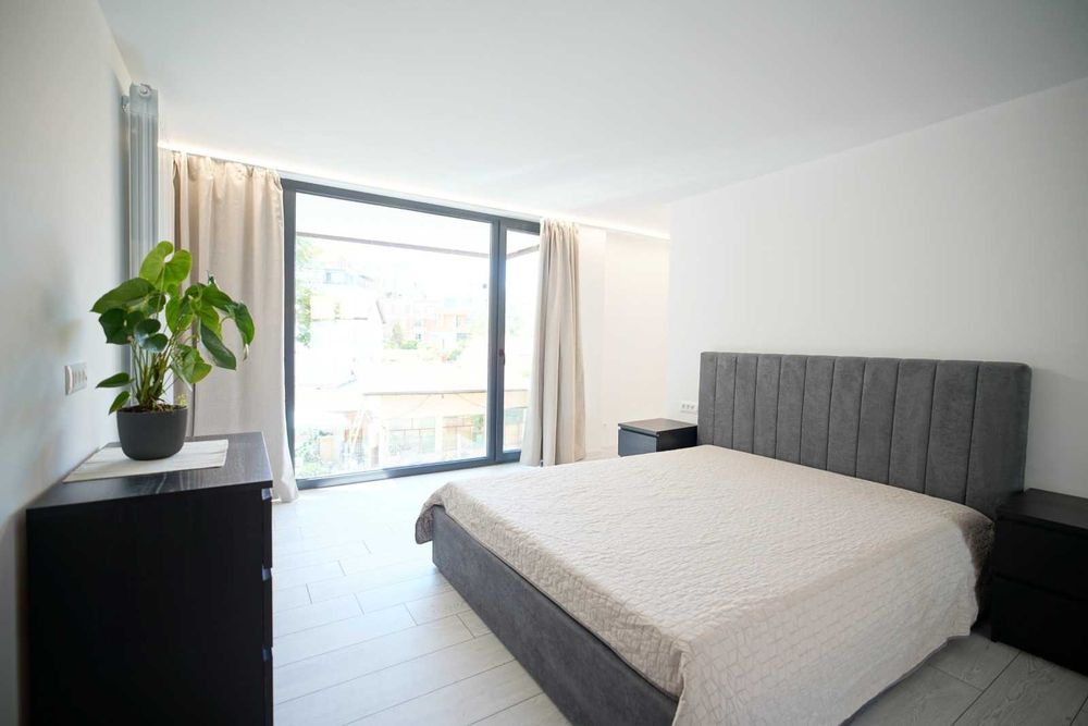 Дава се под наем Тристаен апартамент в София, Зона Б-18 - 220 кв.м за 1500 € - Снимка #3