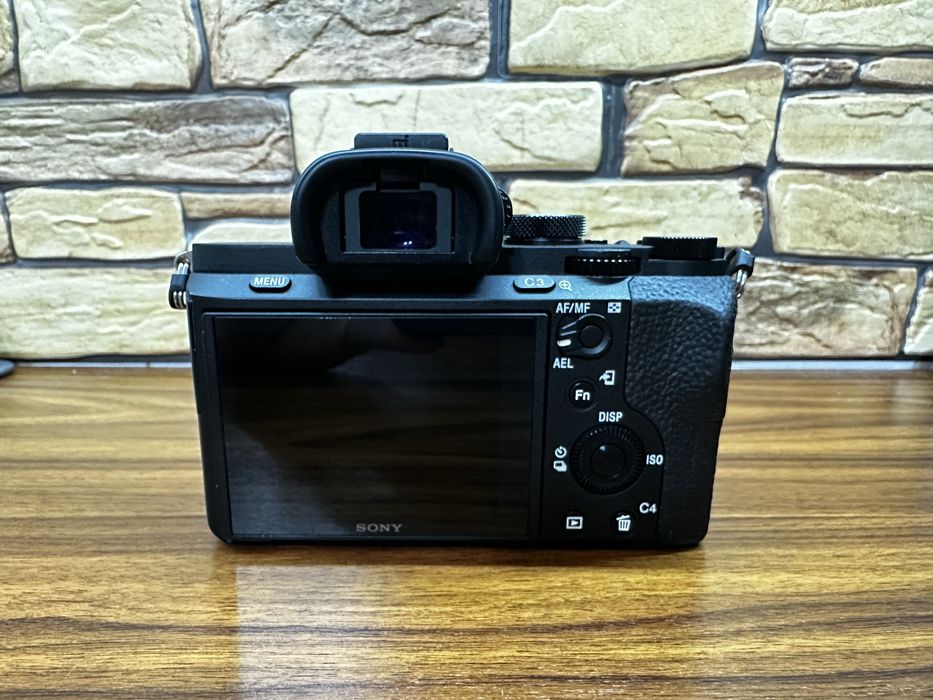 Sony alpha A7 II + obiectiv Sony FE 50mm F1.8