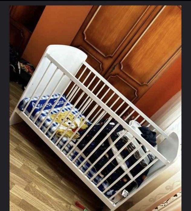 Patut din lemn pe doua nivele