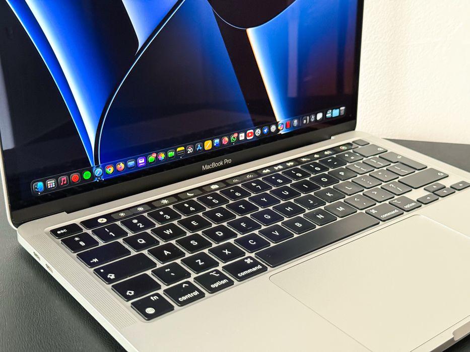 MacBook PRO M1 13 inch | 8GB Ram | 256 GB Full Box - stare foarte bună