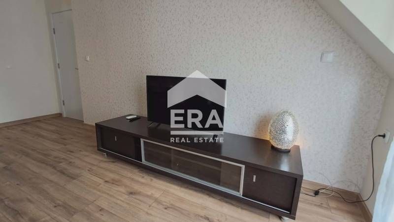 Тристаен, ексклузивен, обзаведен апартамент под наем, с южно изложение