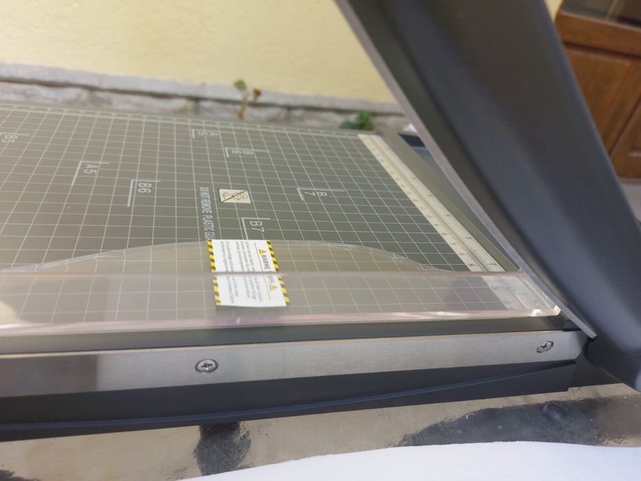 Ghilotina A4 - ideal pentru hartie sau caryon