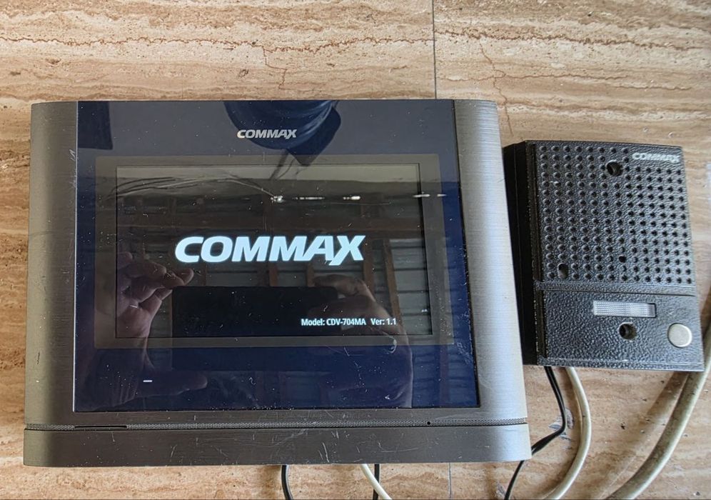 Цветной сенсорный домофон COMMAX