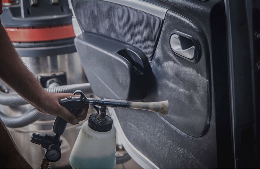 Профессиональная химчистка авто