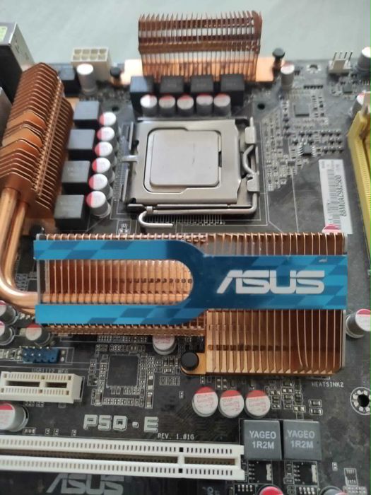 ASUS P5Q-EM + intel e 7300