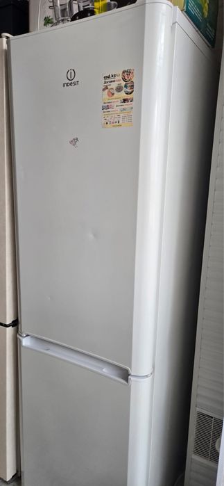 Срочно продам бу Холодильник indesit