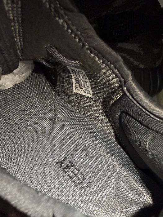 Yeezy 350 V2 (dark salt)