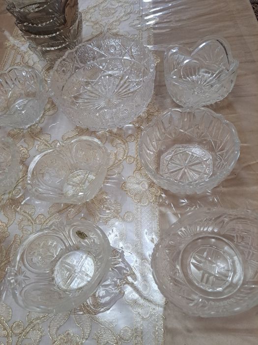 Komplekt xrustal idishlar sotiladi