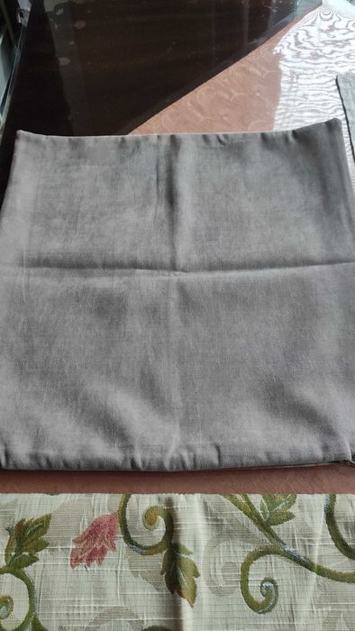 Неупотребявани калъфки за декоративни възглавнички