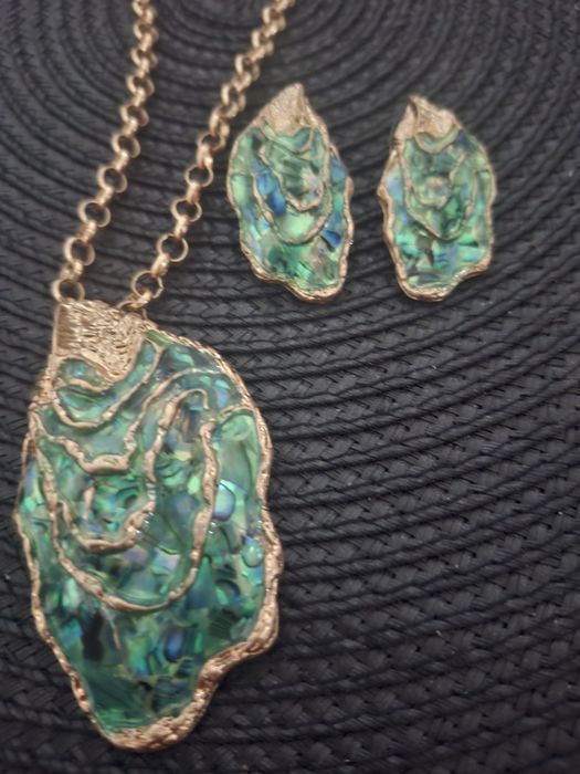 Set colier 7 cm si cercei 3.5 cm abalone placat cu aur