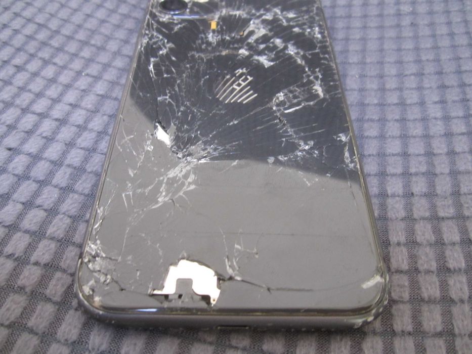 iPhone 11 64GB battery health 82%