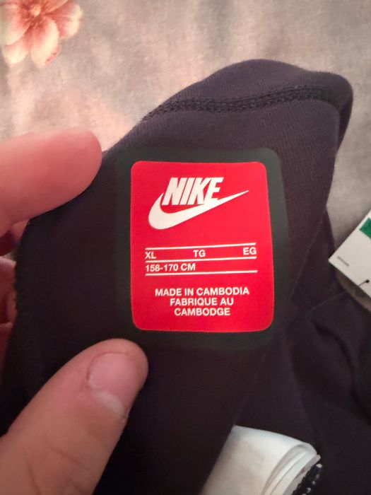 pantaloni nike tech