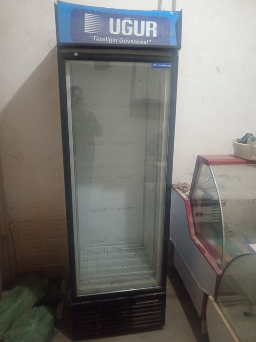 Vitrina haladilnik 4 ta bor 1 ta marazilka bor narhlarini kelishamiza